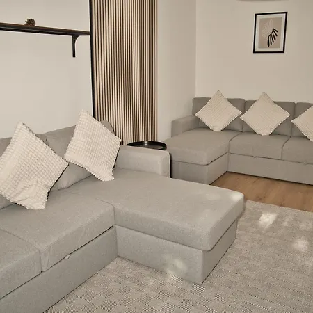 Stunning 4 Bedroom Apartment In Swiss Cottage Sleeps 10